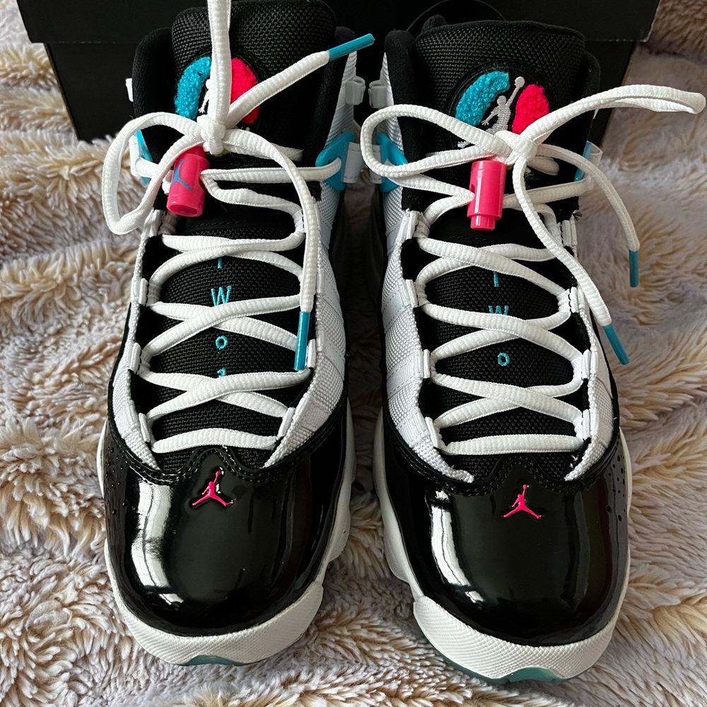 NOT FOR CHILDREN WITH WIDE FEET!! Only worn once!